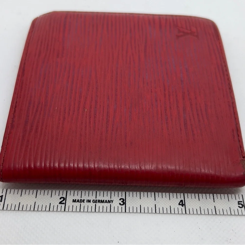 LOUIS VUITTON Bi-Fold Epi Wallet